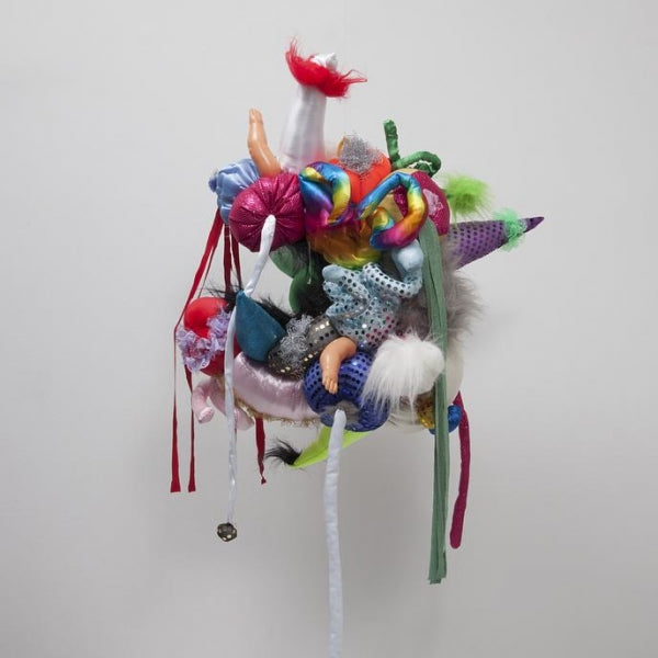 Maria Lynch, Flutuantes sem cabeça mas com pernas