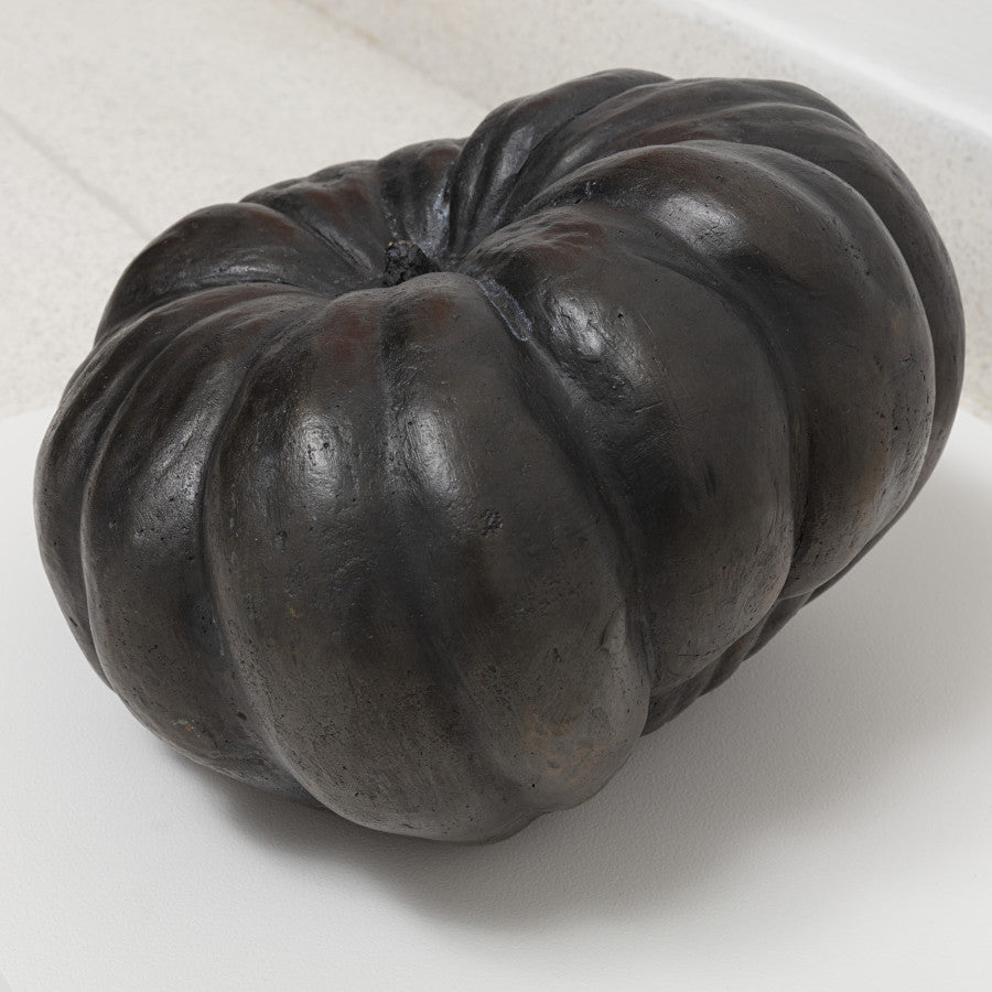 achromatic object (pumpkin)