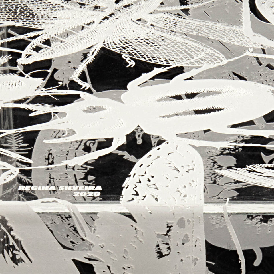 Regina Silveira, NINHO (white)