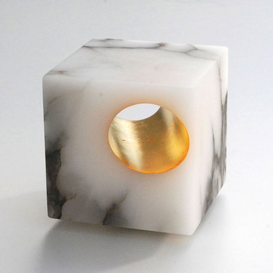 Cubo de ouro - Carbono Galeria