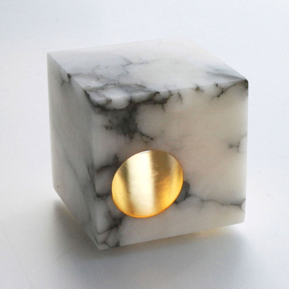 Cubo de ouro - Carbono Galeria