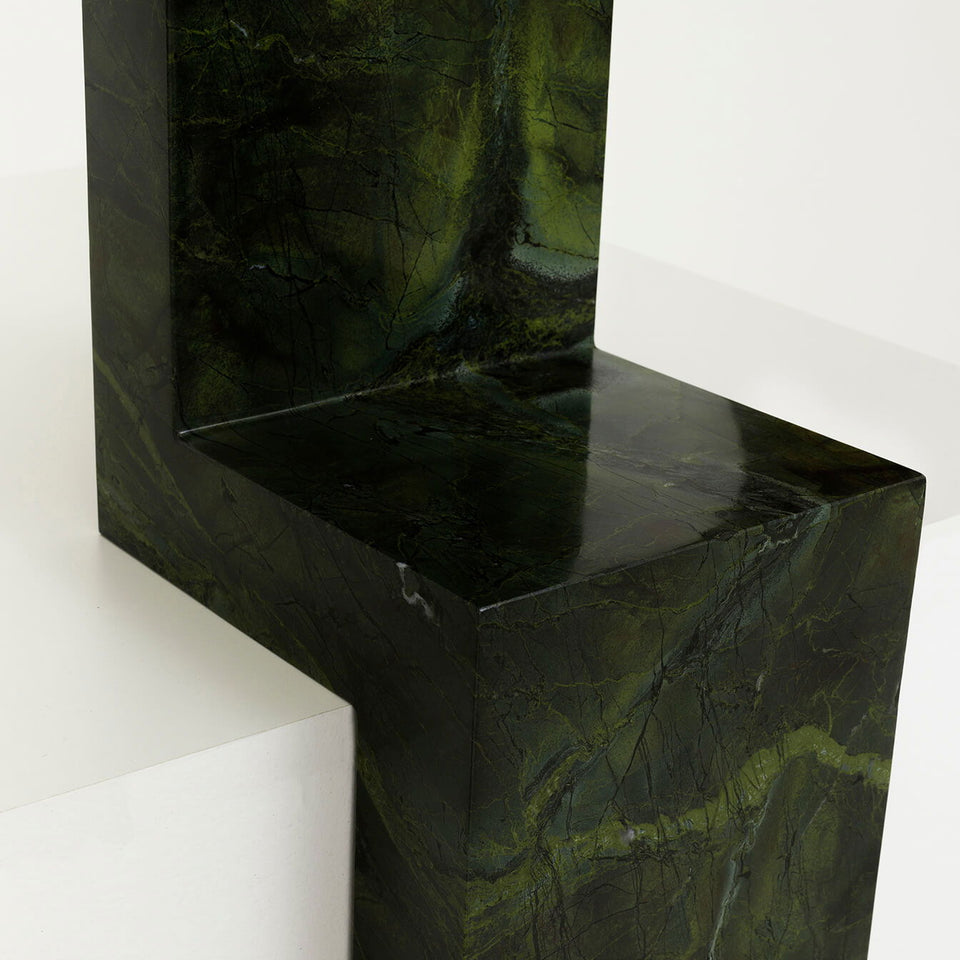 Figura sentada - Quartzito - Carbono Galeria