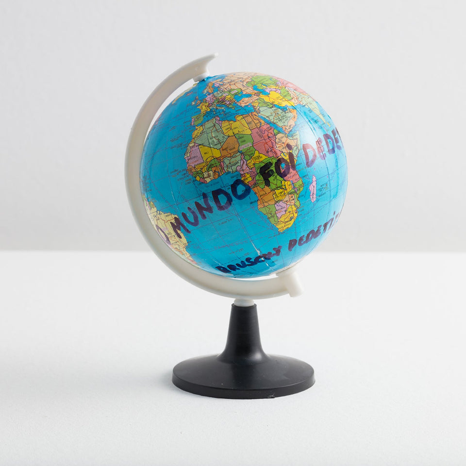 O Mundo foi Dedetizado contra Arte - Carbono Galeria