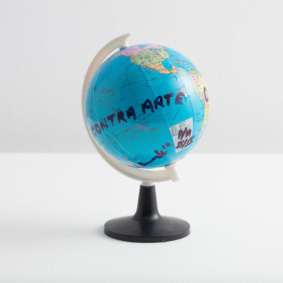 O Mundo foi Dedetizado contra Arte - Carbono Galeria