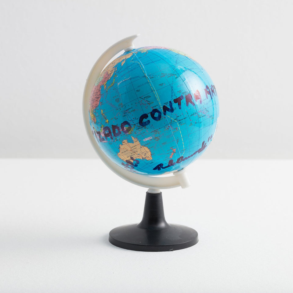 O Mundo foi Dedetizado contra Arte - Carbono Galeria