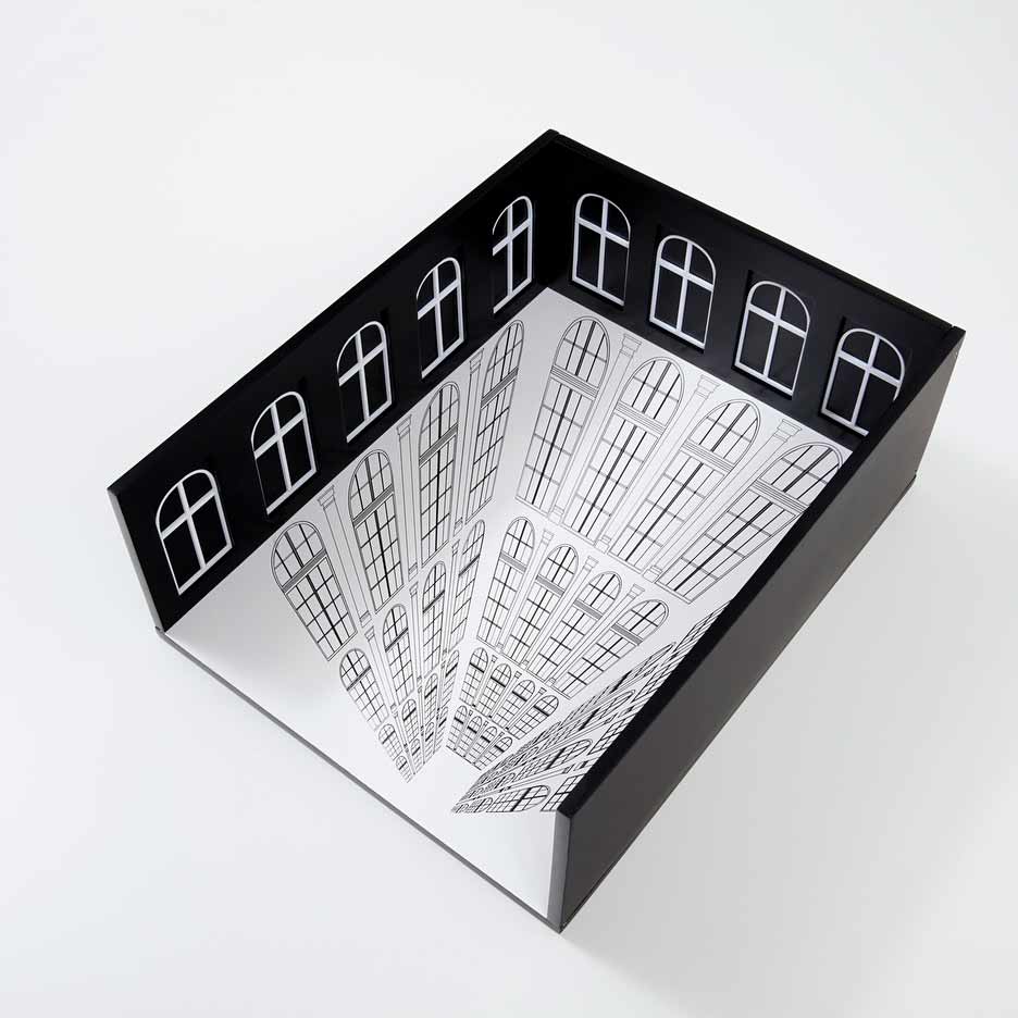 Regina Silveira, Abyssal